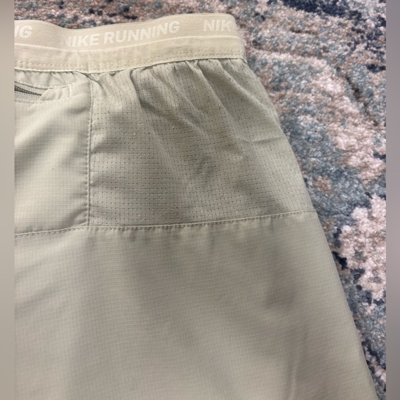 Men’s Nike green shorts - Picture 7 of 7